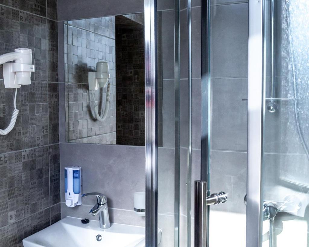Korostyshiv Hotel Dozari מראה חיצוני תמונה